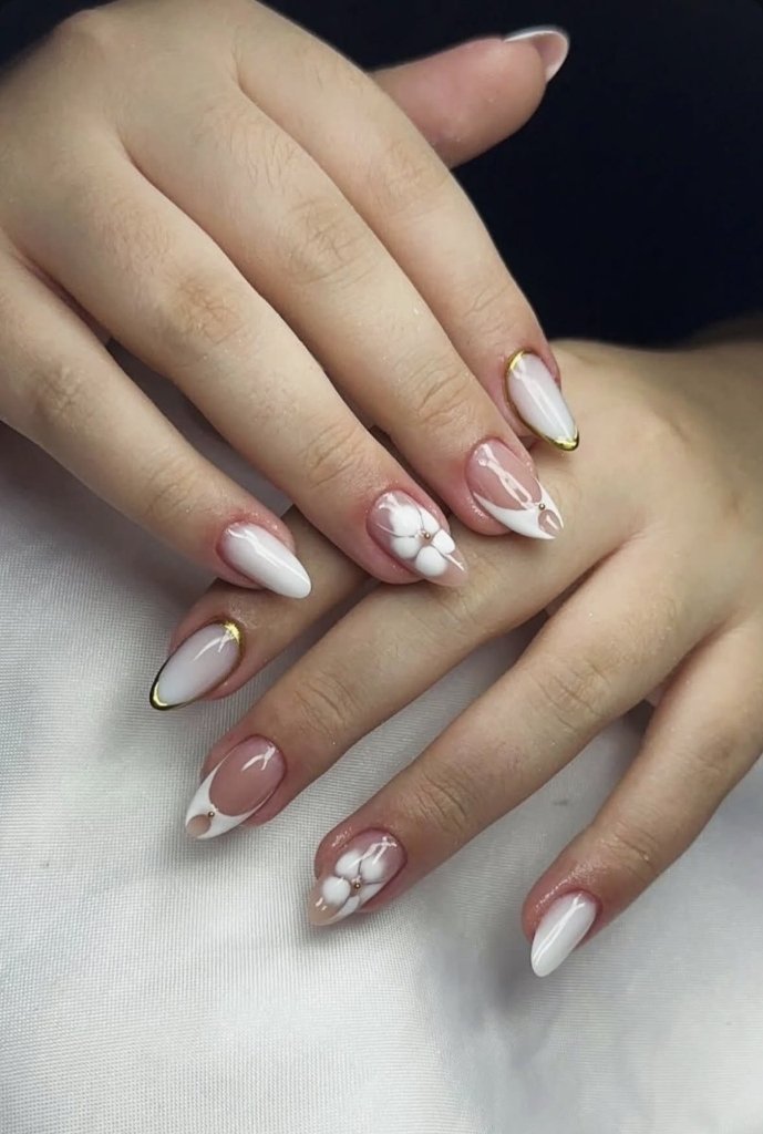 Fleurs Blanches & Lignes d'Or